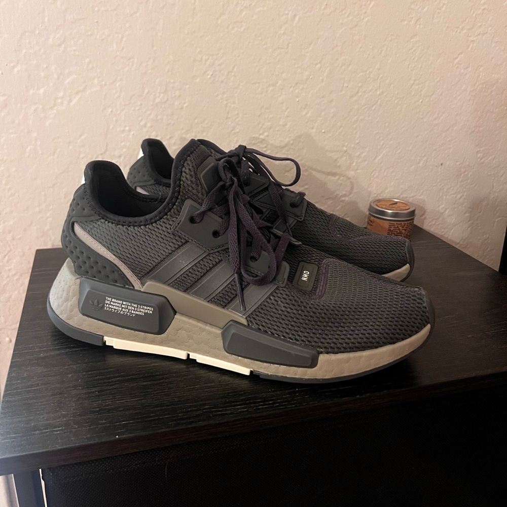 Adidas MND Men's Dark Gray Sneakers size 8